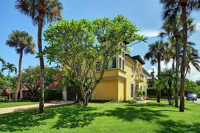 300 Southeast Spanish Trail Boca Raton, FL 33432 - Photo 31 of 32 SIDEVIEW 1