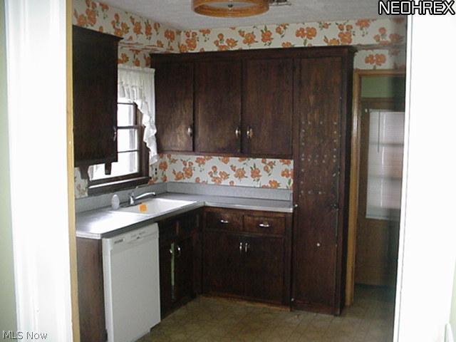 1061 Argonne Road Cleveland, OH 44121 - Photo 3 of 7 Gallery Image 3