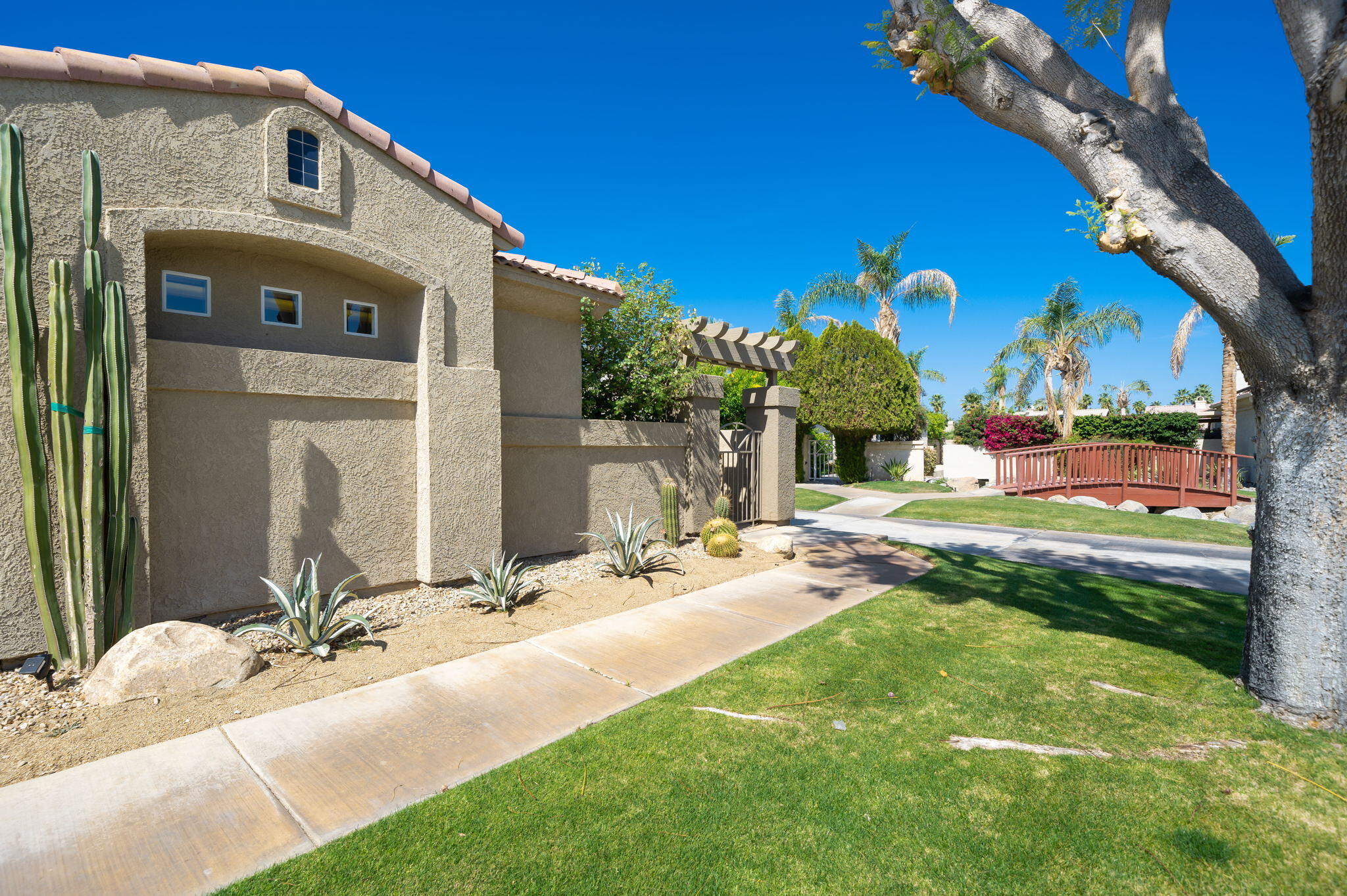 7 Florentina Drive Rancho Mirage, CA 92270 - Photo 7 of 7 a view of a house with a yard