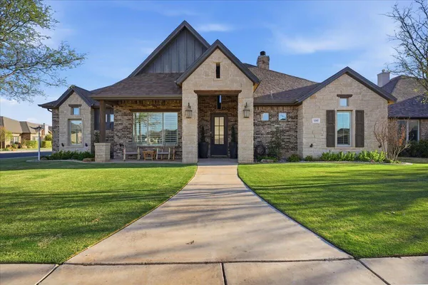 $560,000 | 1202 North 14th Place, Wolfforth, TX 79382