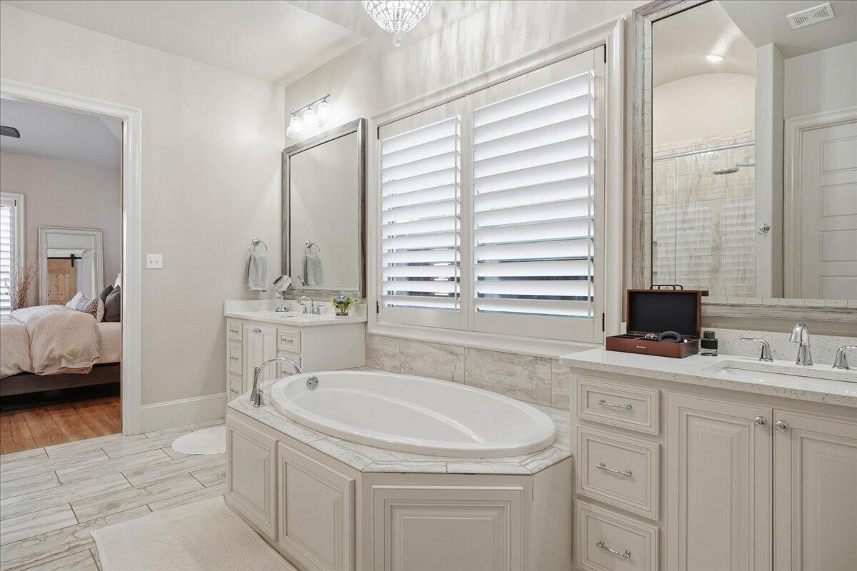 1202 North 14th Place Wolfforth, TX 79382 - Photo 36 of 75 a en suite bathroom with a sink and a bathtub