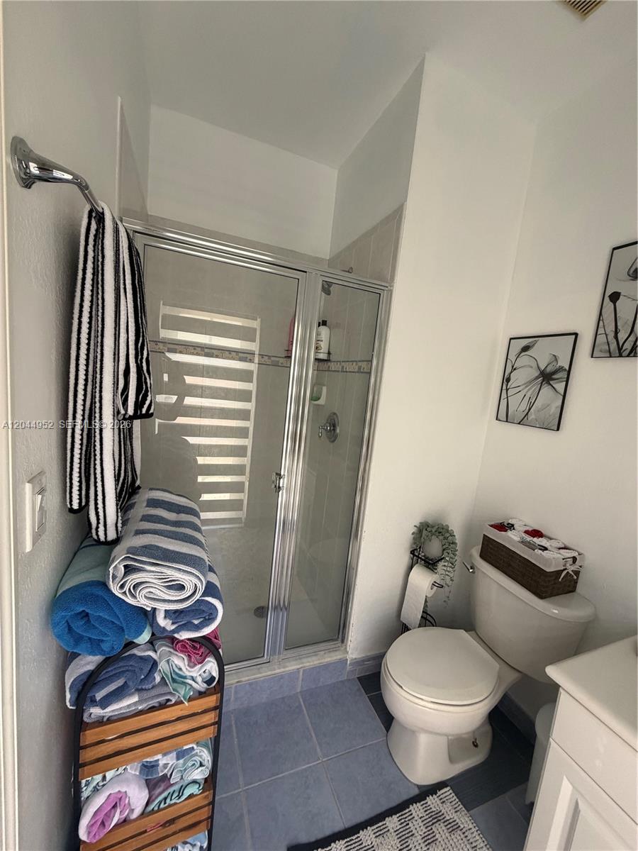 8208 Southwest 166th Place Miami, FL 33193 - Photo 12 of 37