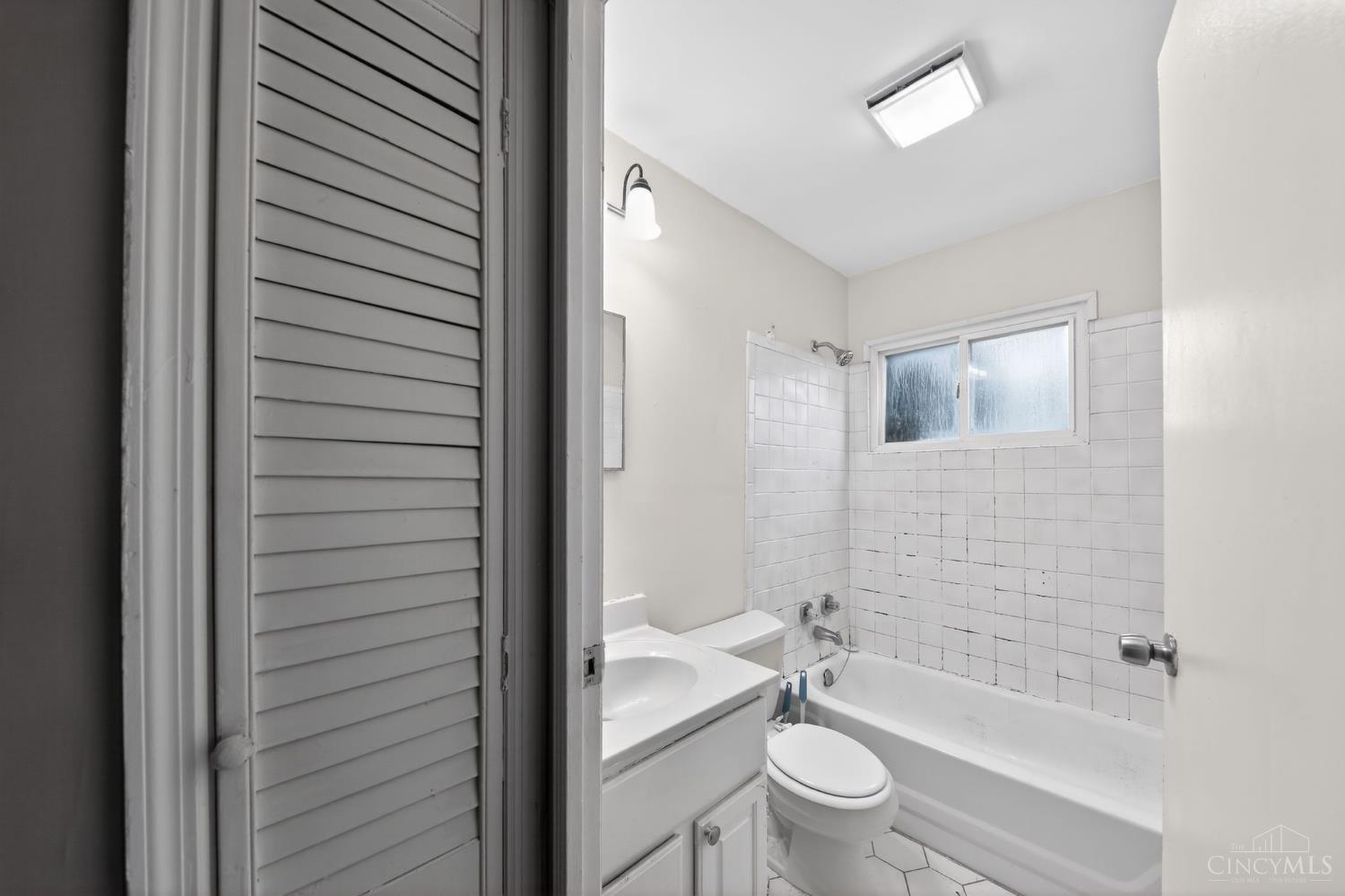 2584 Wenning Road Cincinnati, OH 45231 - Photo 23 of 31
