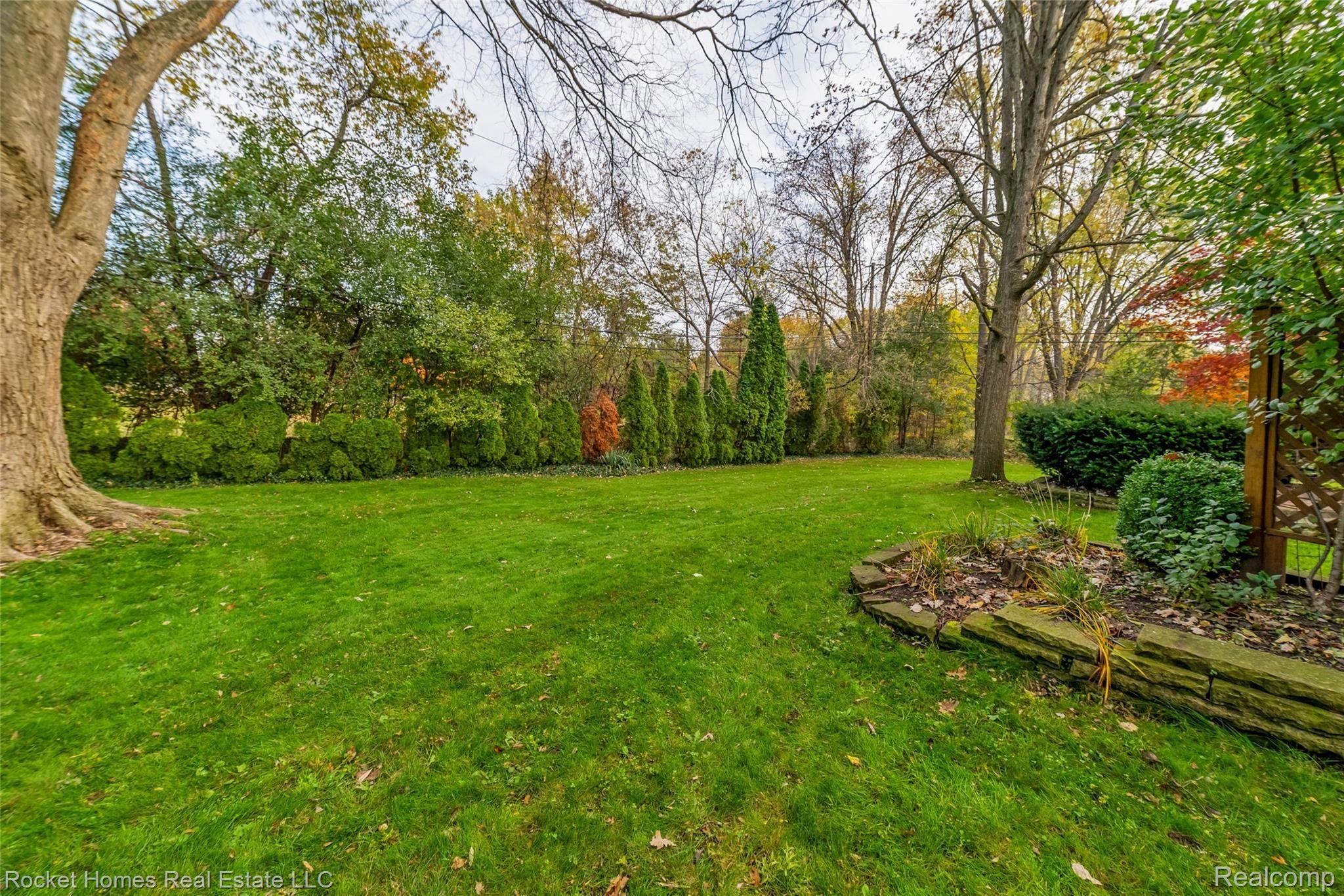 879 Foxhall Road Bloomfield Hills, MI 48304 - Photo 40 of 44 038-photo-exterior-7719023.jpg