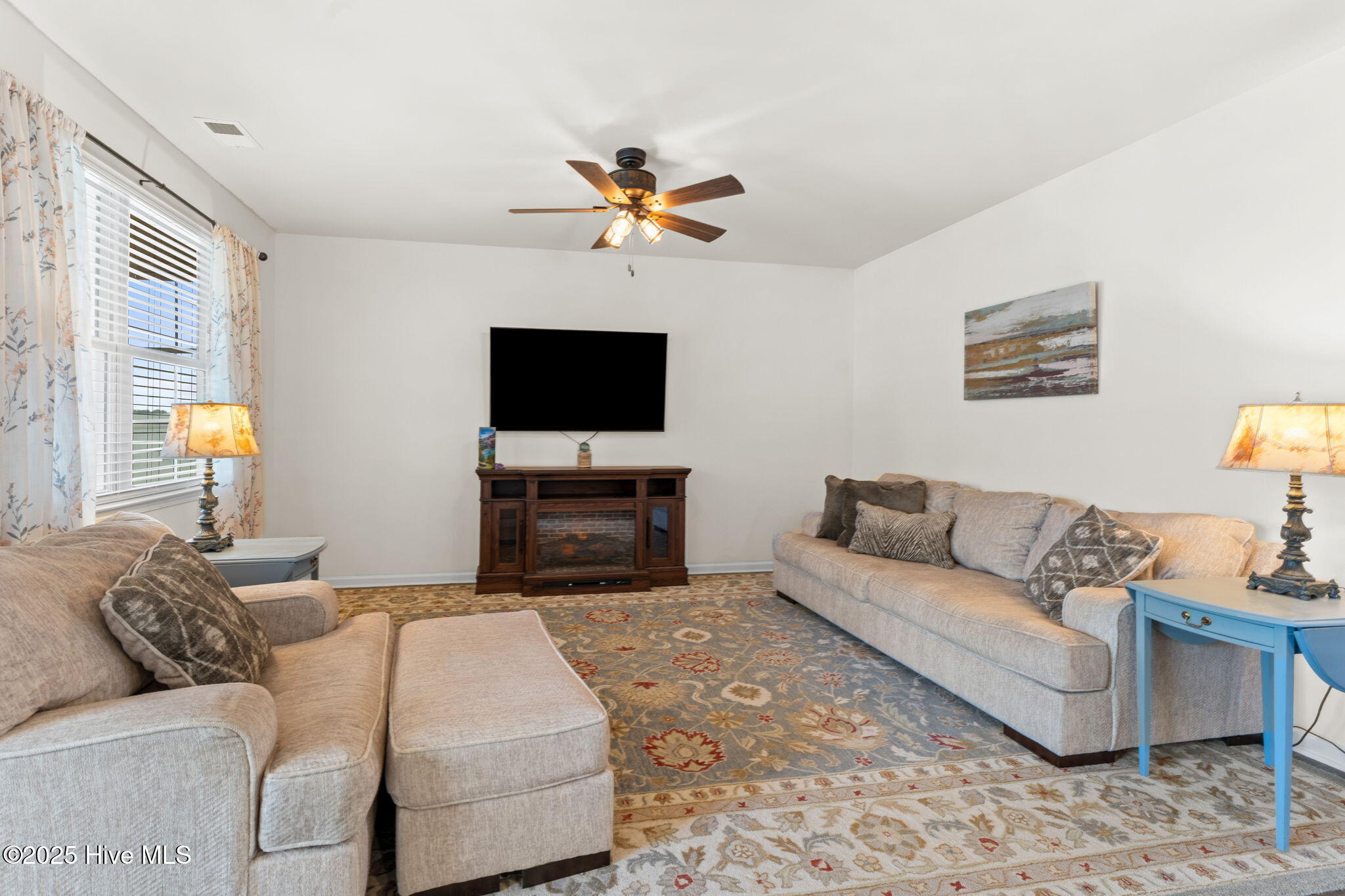 1120 Burled Oak Rdg Loop Southeast Bolivia, NC 28422 - Photo 6 of 39 living room 2