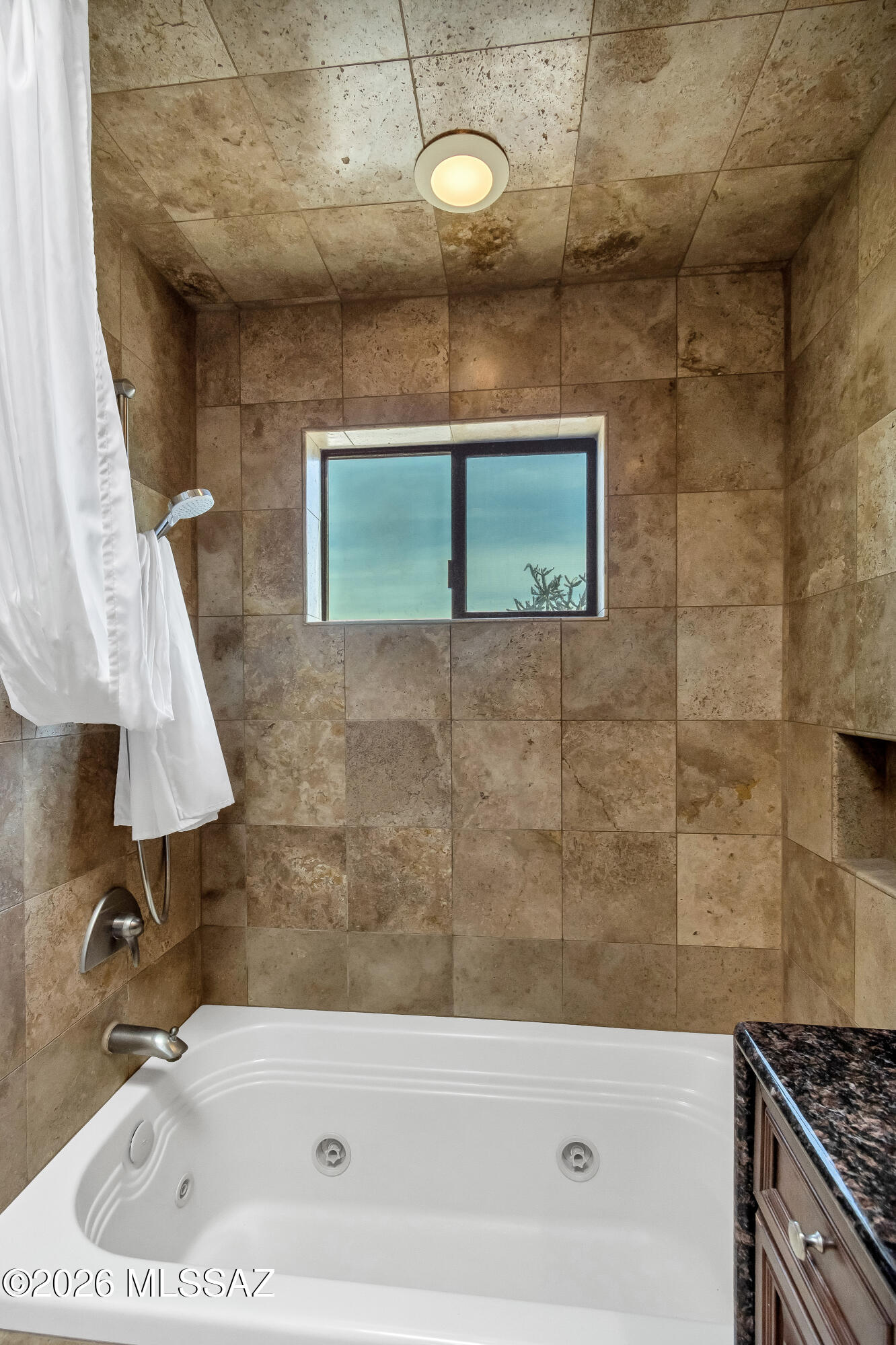 720 East Rudasill Road Tucson, AZ 85718 - Photo 21 of 48 Jetted Tub, tile surround