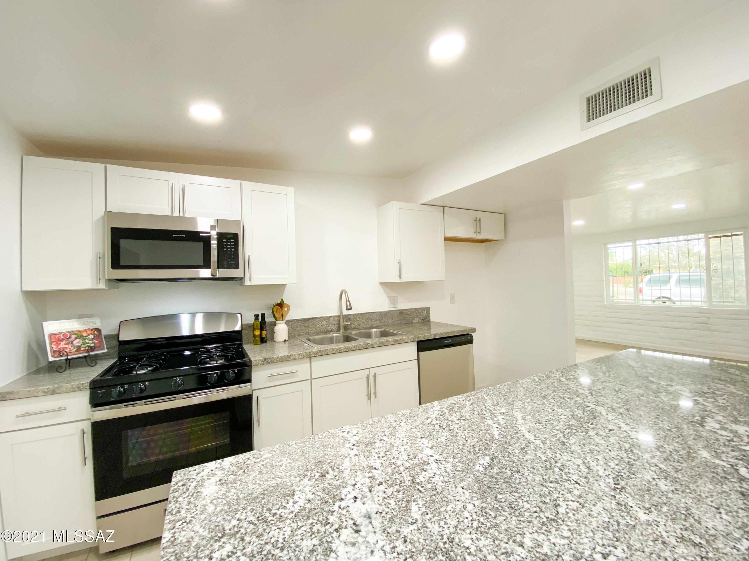 1462 West Roger Road Tucson, AZ 85705 - Photo 18 of 33