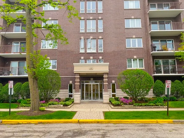 $375,000 | 1327 Brown Street, Unit 401, Des Plaines, IL 60016