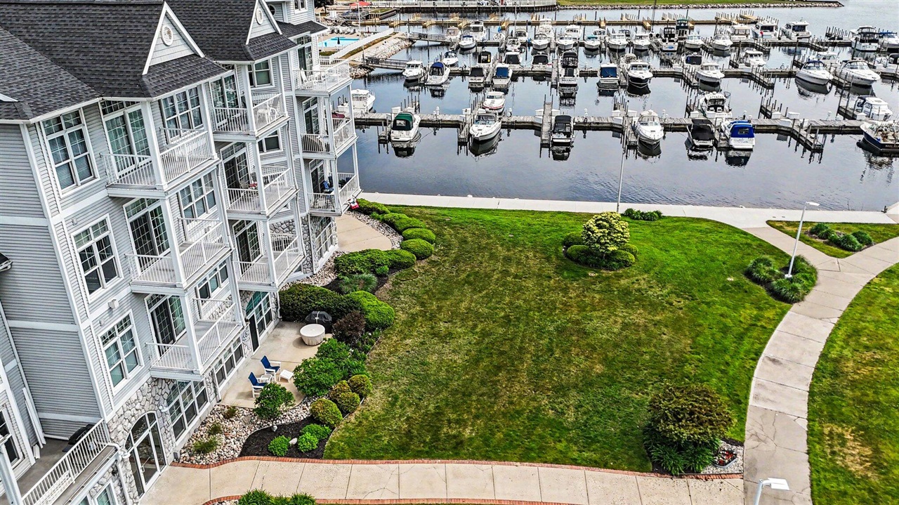300 South Rath Avenue, Unit 22 Ludington, MI 49431 - Photo 21 of 28