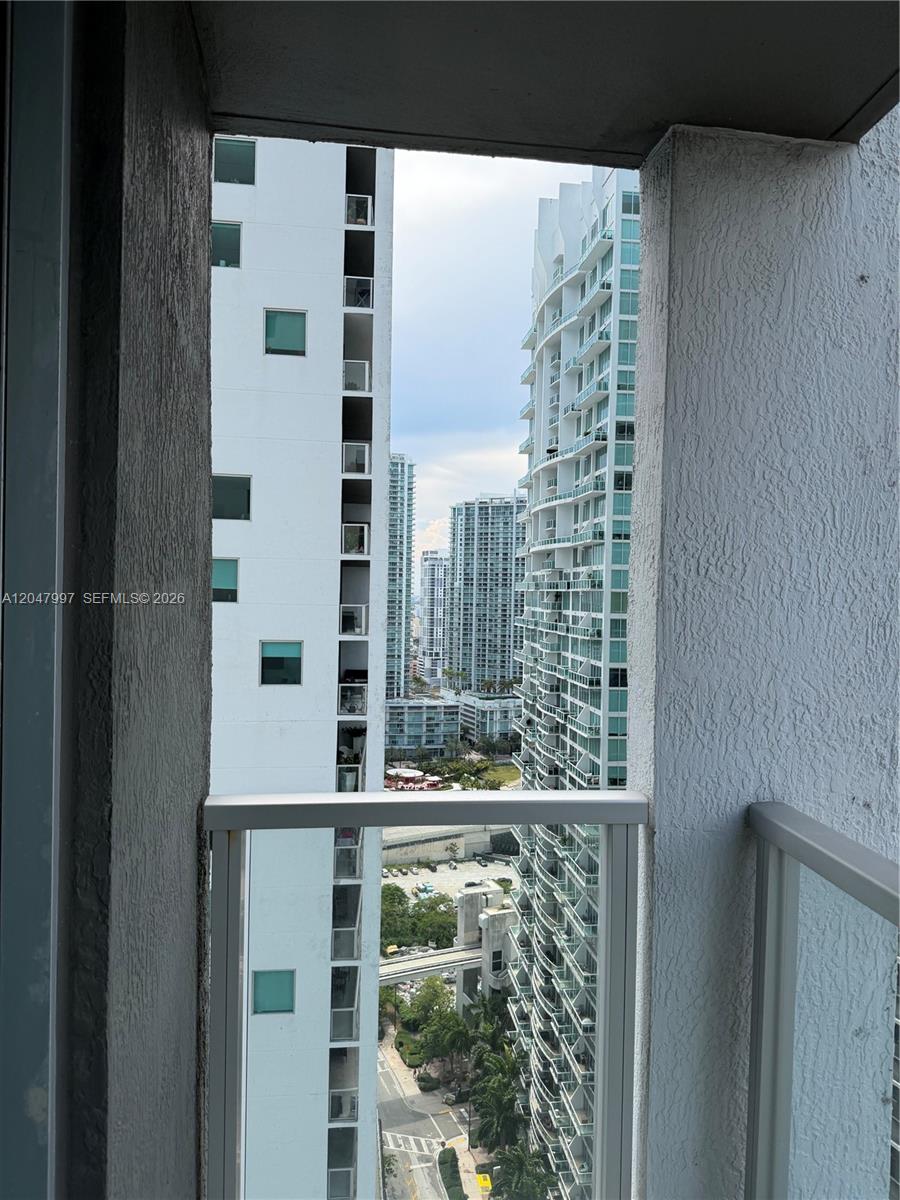 500 Brickell Avenue, Unit 2907 Miami, FL 33131 - Photo 4 of 31