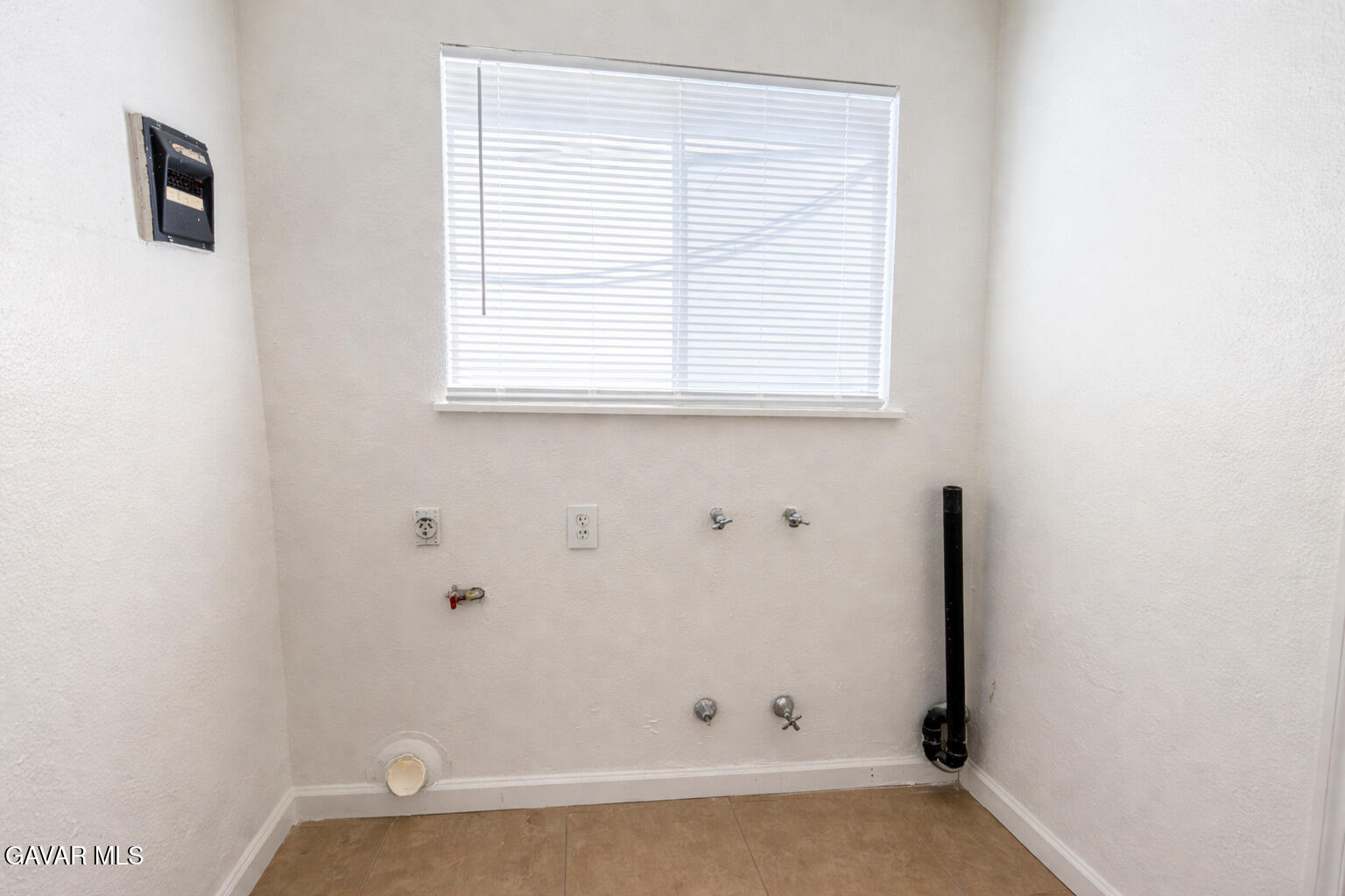 44226 2nd Street East Lancaster, CA 93535 - Photo 15 of 24 a view of bathroom with a window