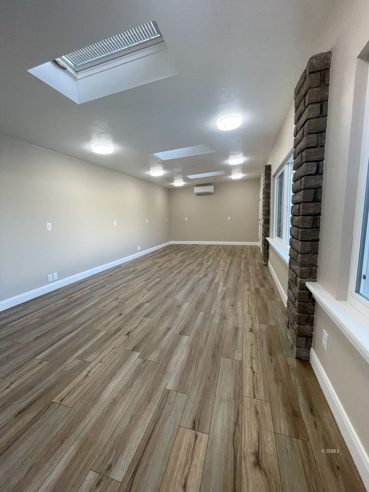 1031 North Sierra View Street Ridgecrest, CA 93555 - Photo 25 of 33 an empty room with wooden floor and windows