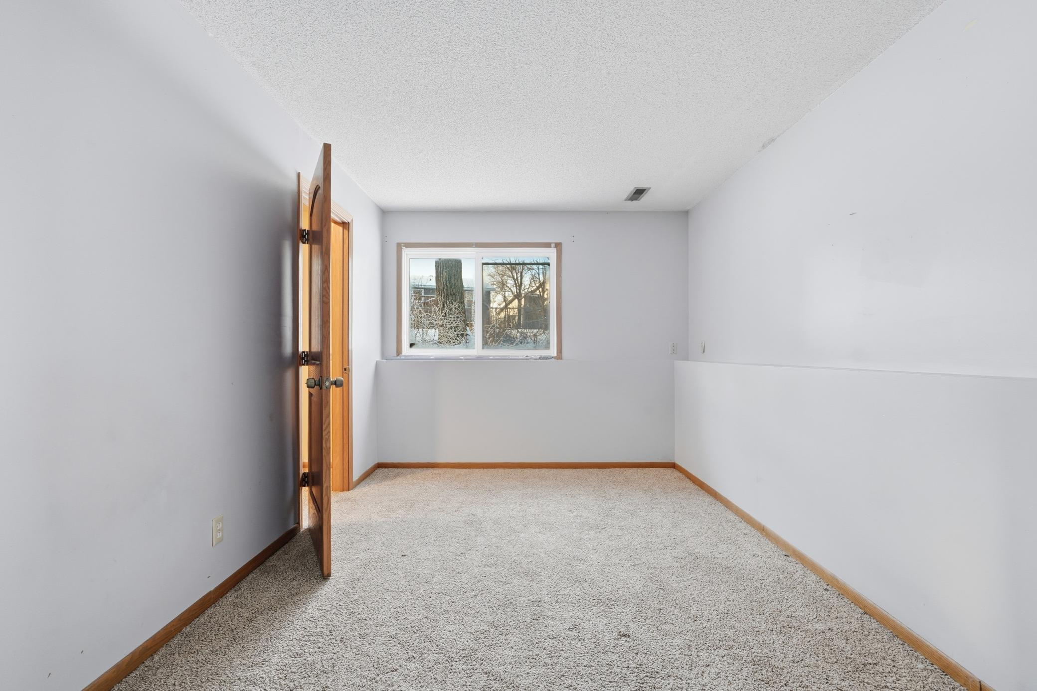 630 Hall Lane Minneapolis, MN 55411 - Photo 8 of 27