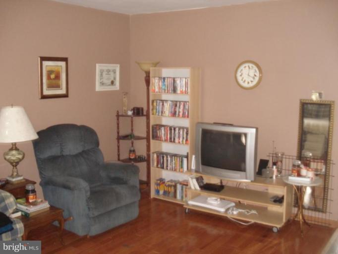 8839 Trimble Way Rosedale, MD 21237 - Photo 4 of 20 Living Room #2