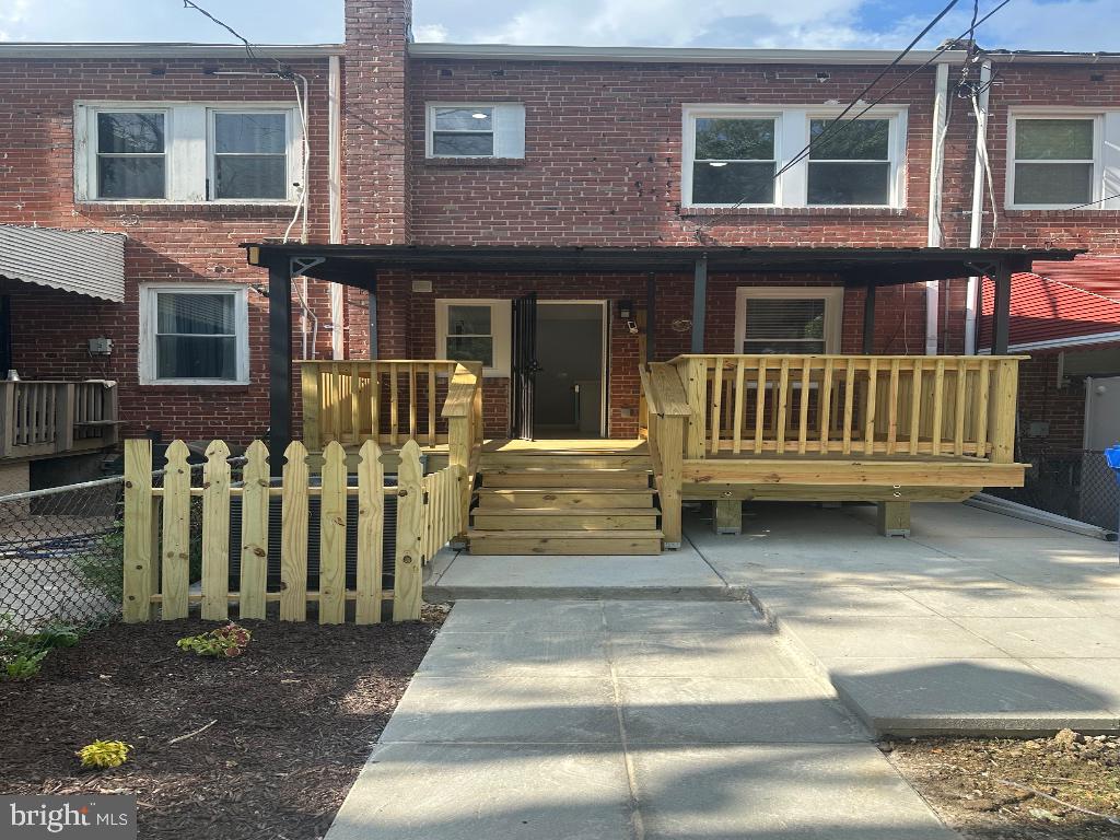 2507 Riggs Avenue Baltimore, MD 21216 - Photo 15 of 17 Deck