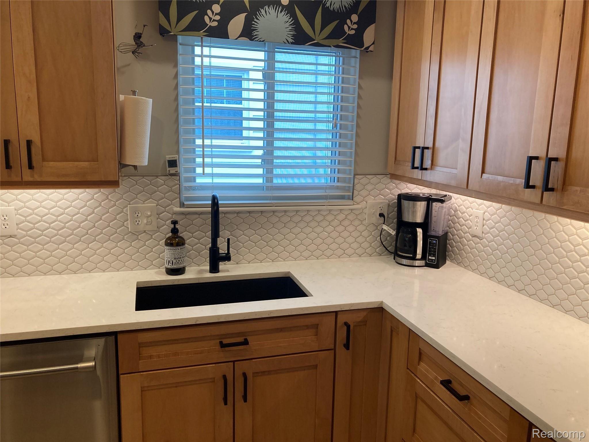 1295 Eaton Road Berkley, MI 48072 - Photo 5 of 31 Kitchen4.jpeg