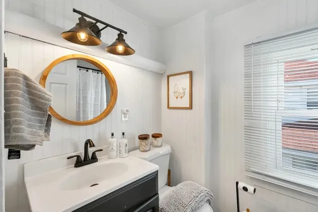 $2,000 | 9 Cole Street, Unit 3, Hampton, NH 03842