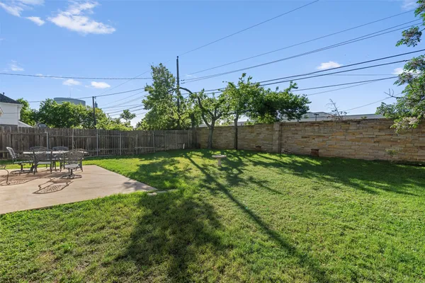 $2,200 | 707 Broken Bow Drive, Round Rock, TX 78681