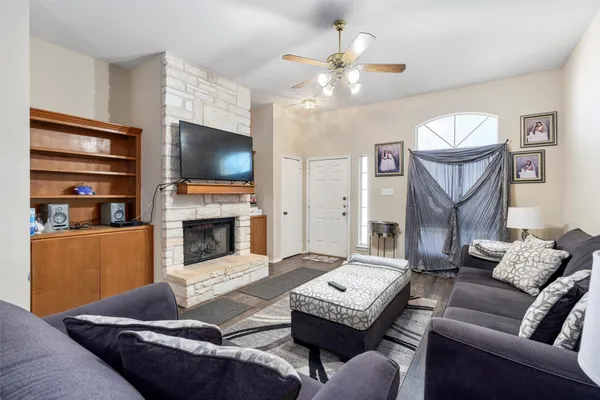 $2,200 | 707 Broken Bow Drive, Round Rock, TX 78681