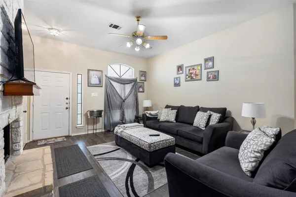 $2,200 | 707 Broken Bow Drive, Round Rock, TX 78681