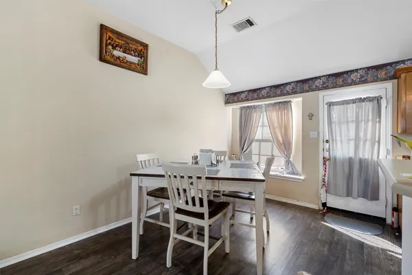 $2,200 | 707 Broken Bow Drive, Round Rock, TX 78681