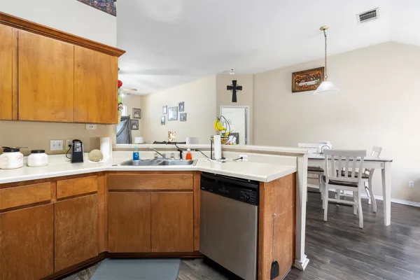 $2,200 | 707 Broken Bow Drive, Round Rock, TX 78681