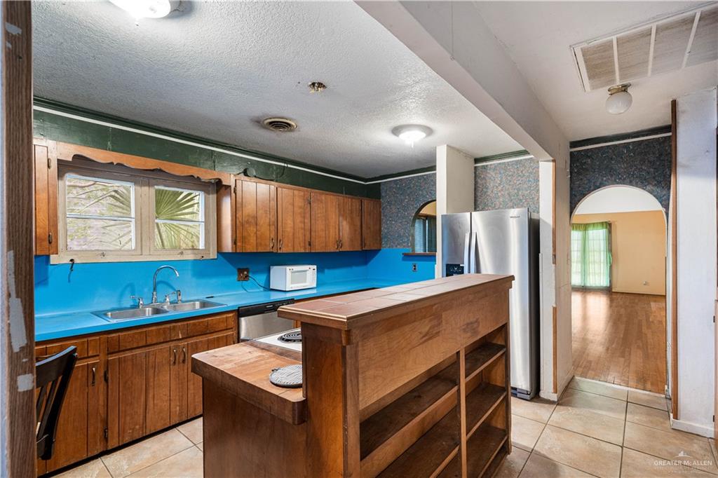 1105 West Maple Avenue McAllen, TX 78501 - Photo 7 of 25