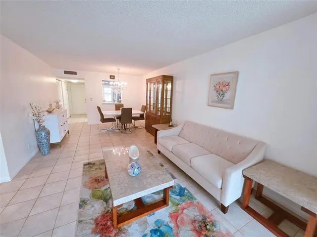 $2,000 | 7145 Huntington Lane, Unit 208, Delray Beach, FL 33446