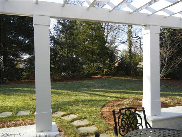 900 Arbor Road Winston-Salem, NC 27104 - Photo 15 of 16 Yard/Garden.
