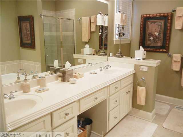 900 Arbor Road Winston-Salem, NC 27104 - Photo 10 of 16 Master Bath/Spa.