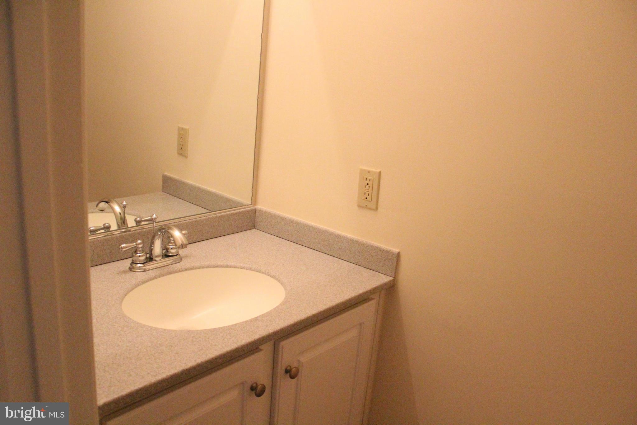 2004 Gallows Tree Court Vienna, VA 22182 - Photo 22 of 30 Bath