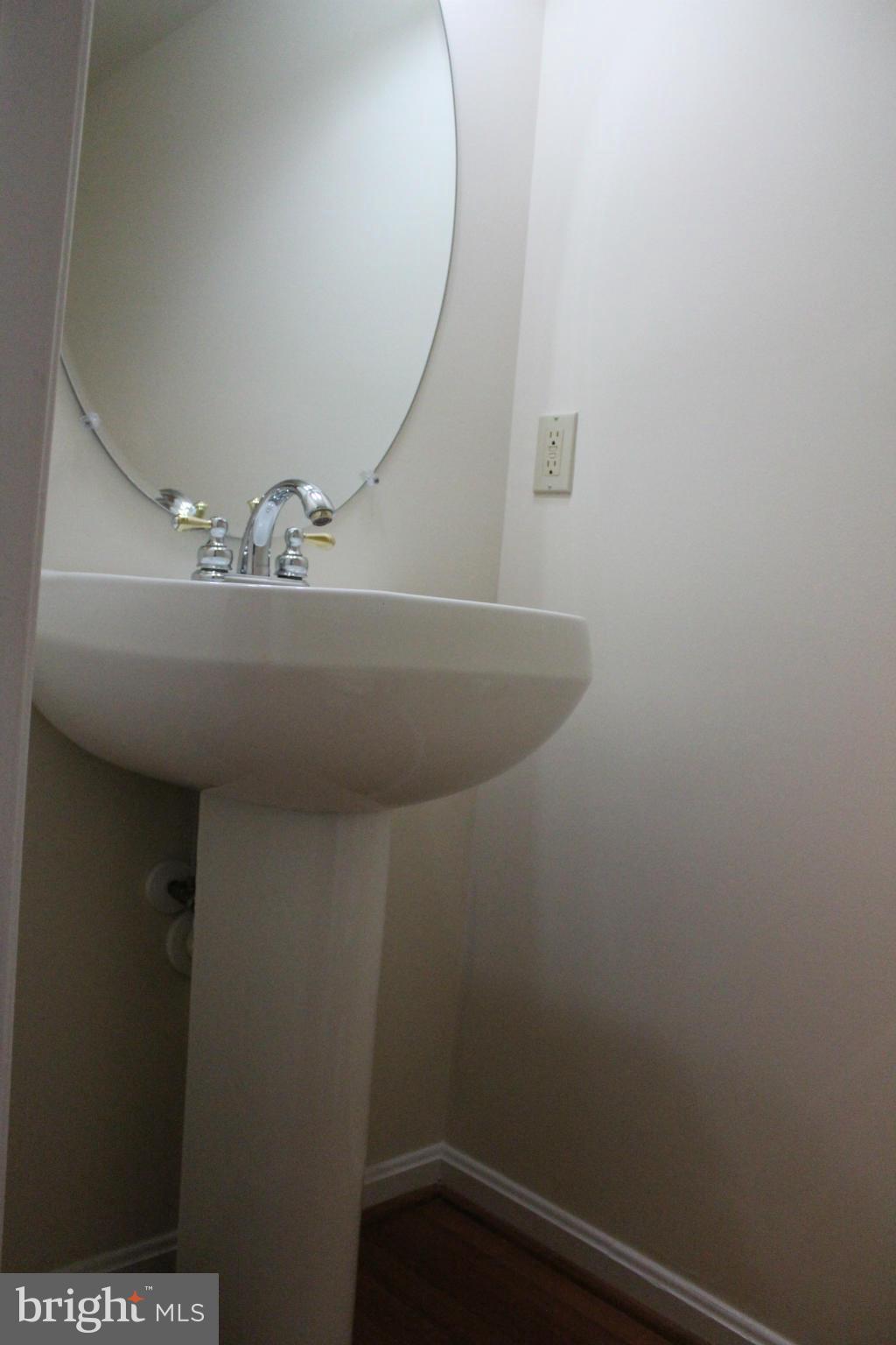 2004 Gallows Tree Court Vienna, VA 22182 - Photo 23 of 30 Bath