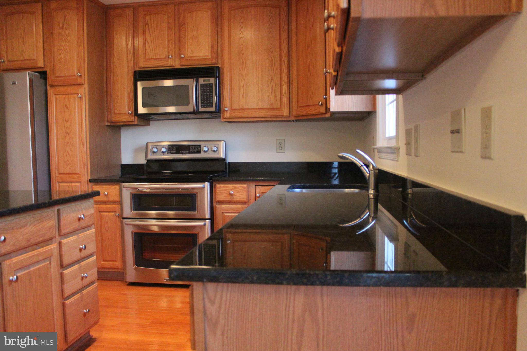 2004 Gallows Tree Court Vienna, VA 22182 - Photo 7 of 30 Kitchen