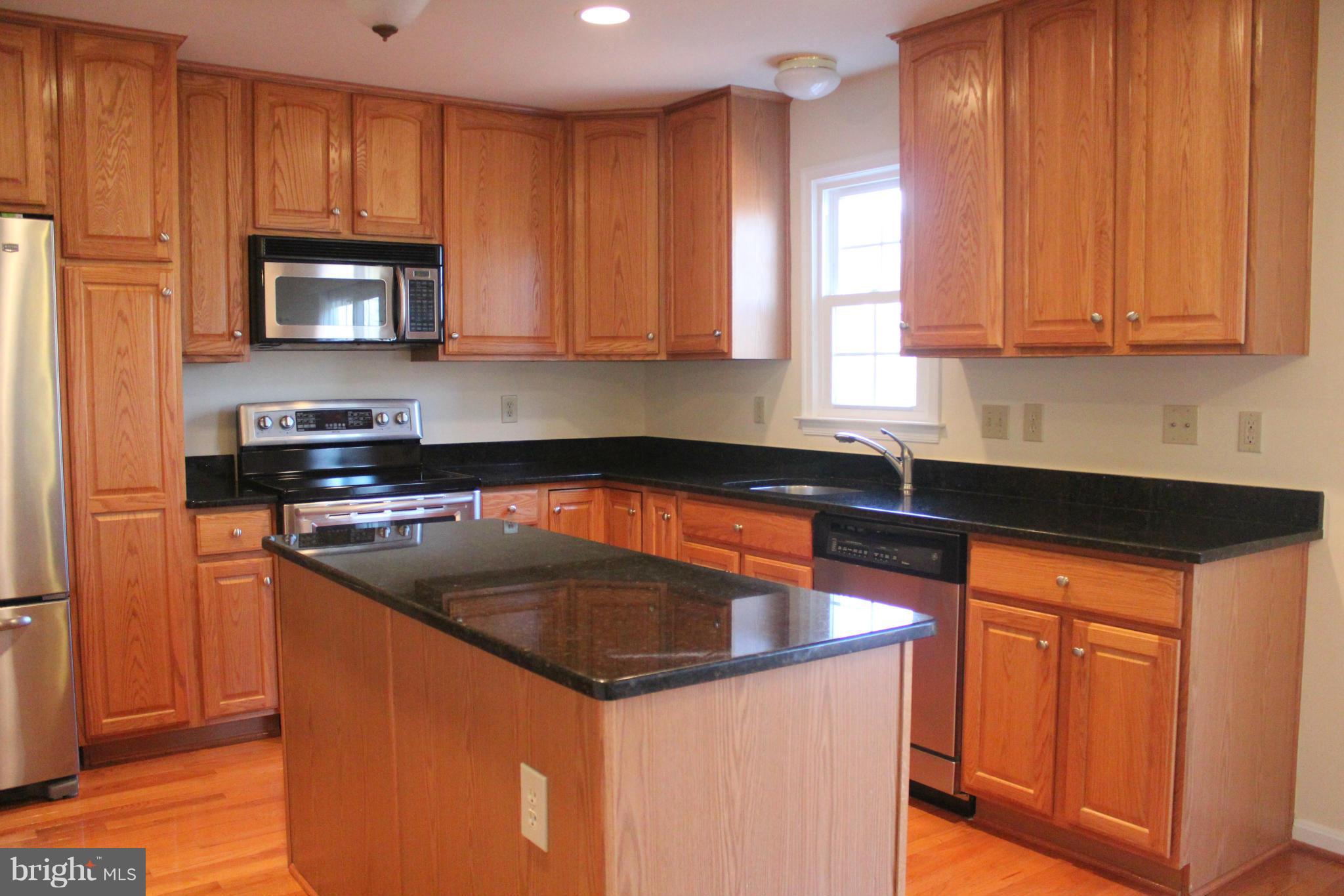2004 Gallows Tree Court Vienna, VA 22182 - Photo 8 of 30 Kitchen