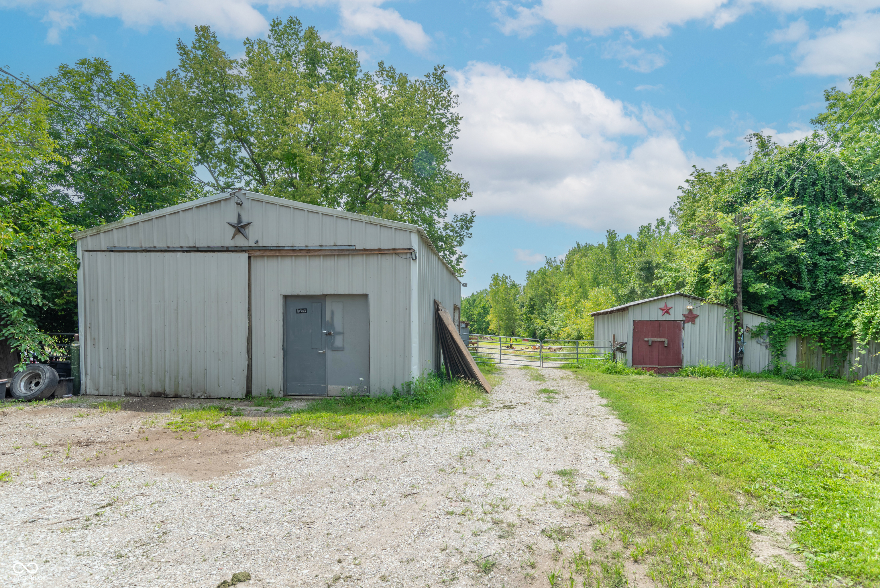 4229 Thompson Road Indianapolis, IN 46221 - Photo 5 of 31 Gallery Image 5