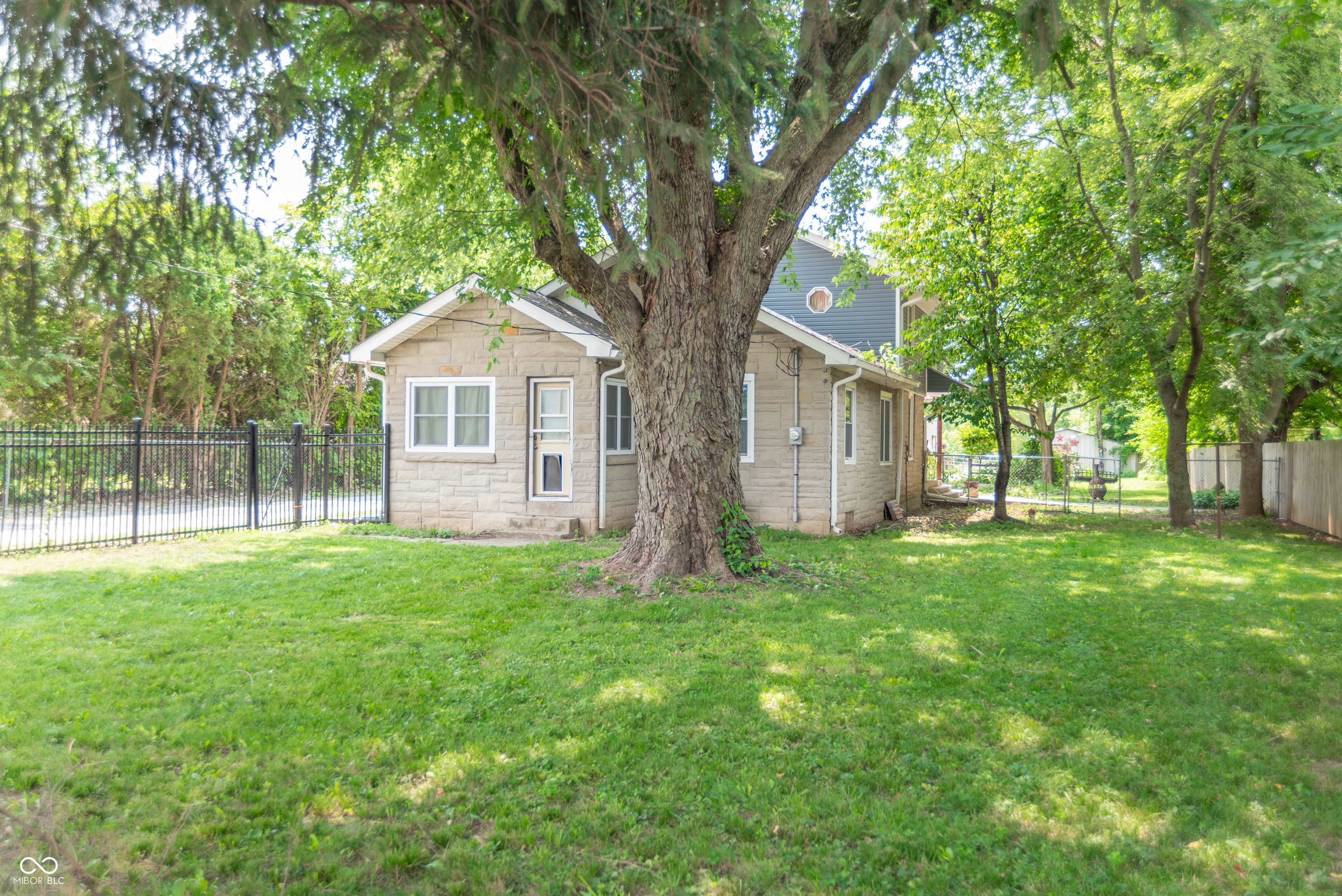 4229 Thompson Road Indianapolis, IN 46221 - Photo 7 of 31 Gallery Image 7