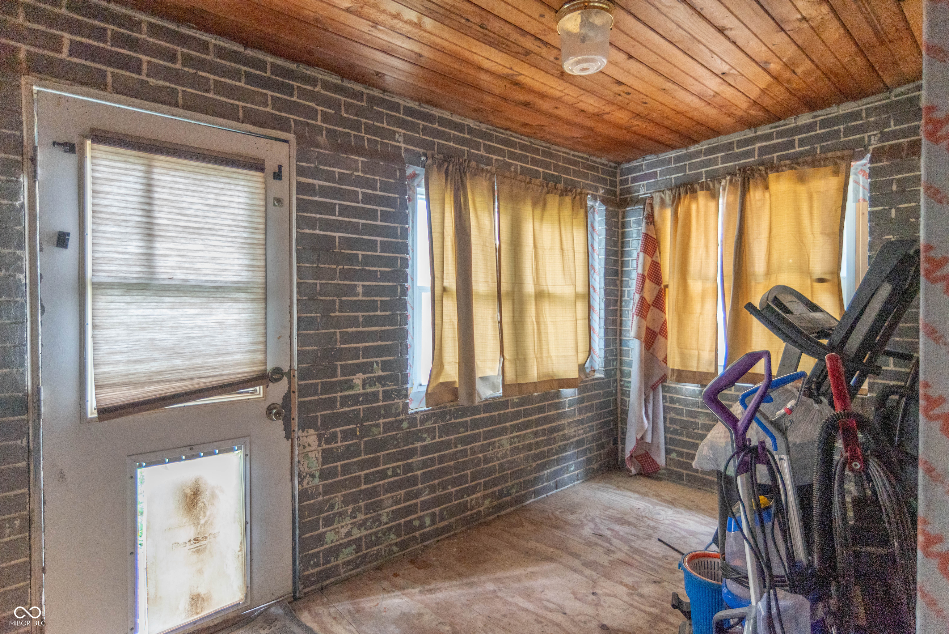 4229 Thompson Road Indianapolis, IN 46221 - Photo 8 of 31 Gallery Image 8