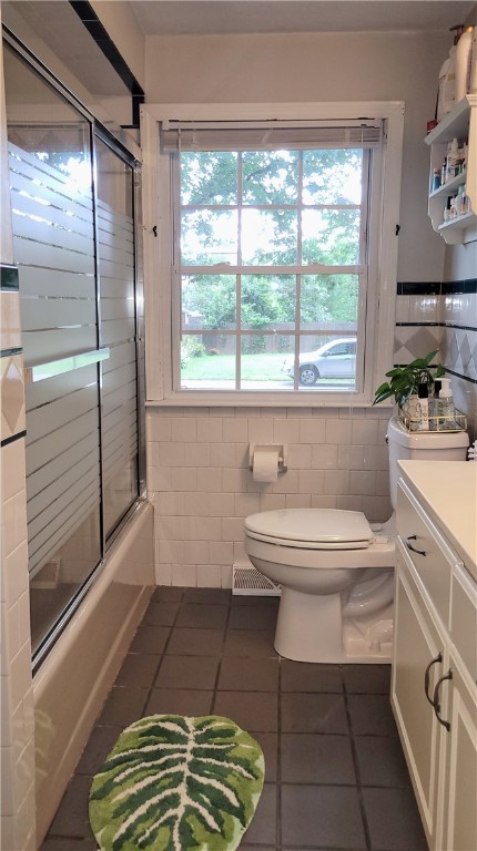 111 Oak Tree Avenue Warwick, RI 02886 - Photo 15 of 27 1RST FLOOR BATH