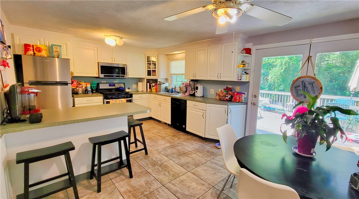 111 Oak Tree Avenue Warwick, RI 02886 - Photo 16 of 27