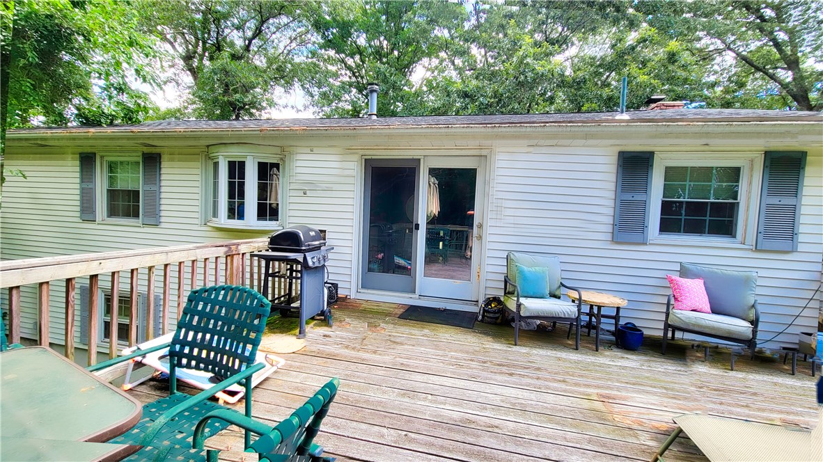 111 Oak Tree Avenue Warwick, RI 02886 - Photo 6 of 27