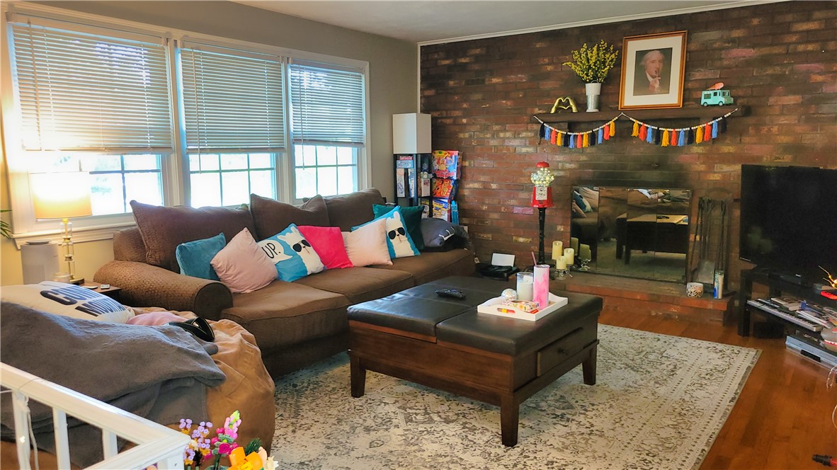 111 Oak Tree Avenue Warwick, RI 02886 - Photo 9 of 27