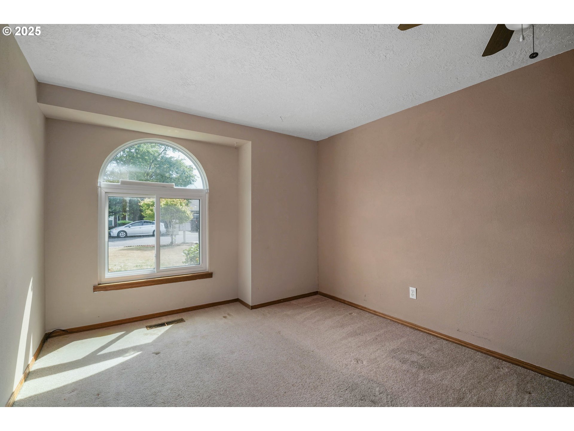 5259 Spring Leaf Court North Keizer, OR 97303 - Photo 18 of 30 an empty room with a window