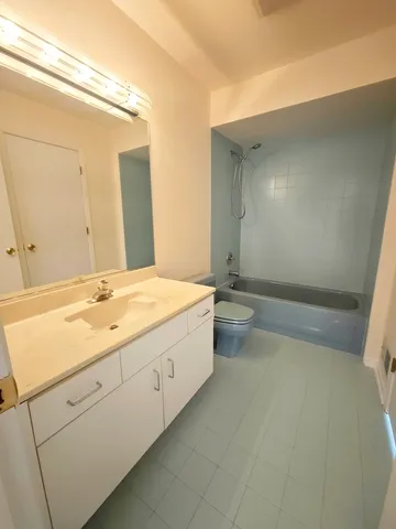 $879,800 | 3820 Kiess Drive, Glenview, IL 60026