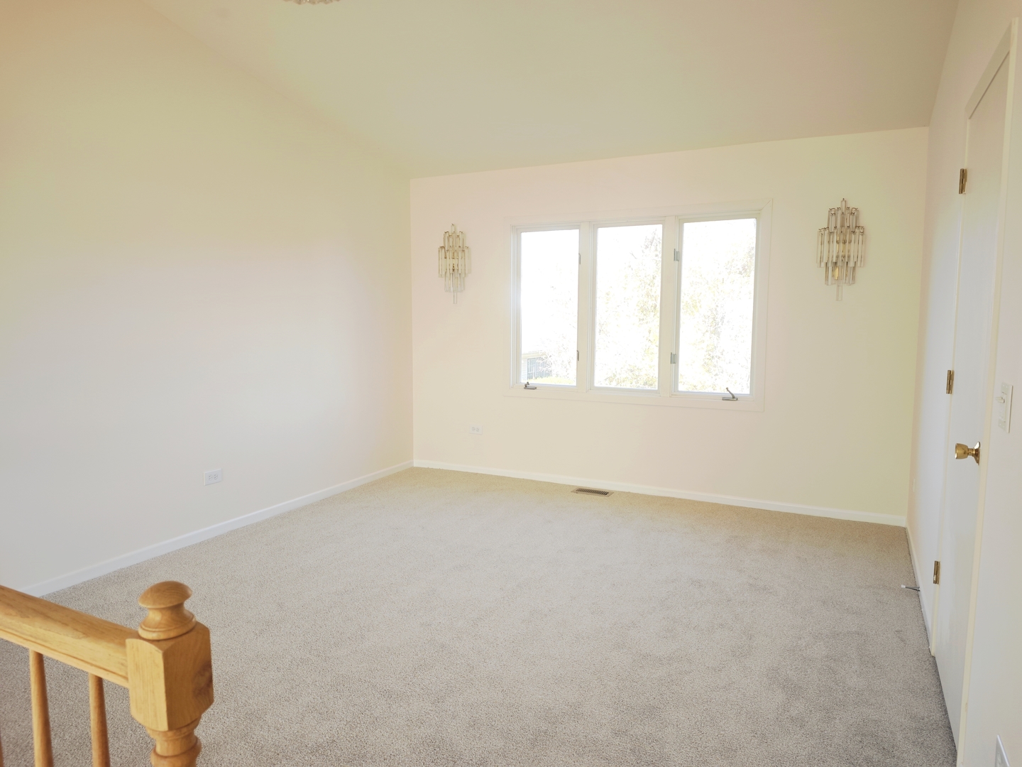 3820 Kiess Drive Glenview, IL 60026 - Photo 30 of 44 an empty room with a window