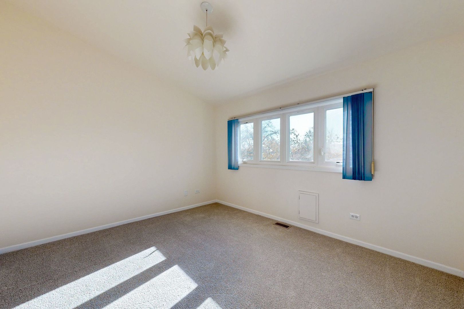 3820 Kiess Drive Glenview, IL 60026 - Photo 32 of 44 an empty room with a window