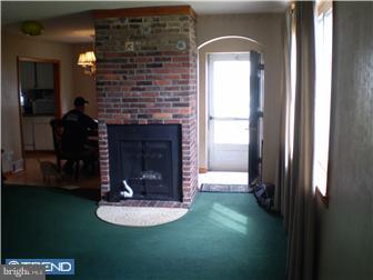 9234 Annapolis Road Philadelphia, PA 19114 - Photo 5 of 8 Living Room
