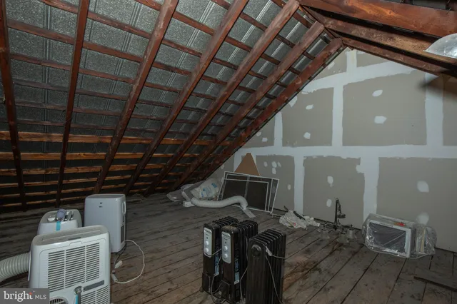 a view of a garage room