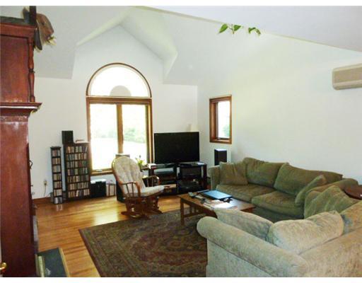 38 Bluff Road, Unit 38 Yarmouth, ME 04096 - Photo 10 of 24 Living Room.
