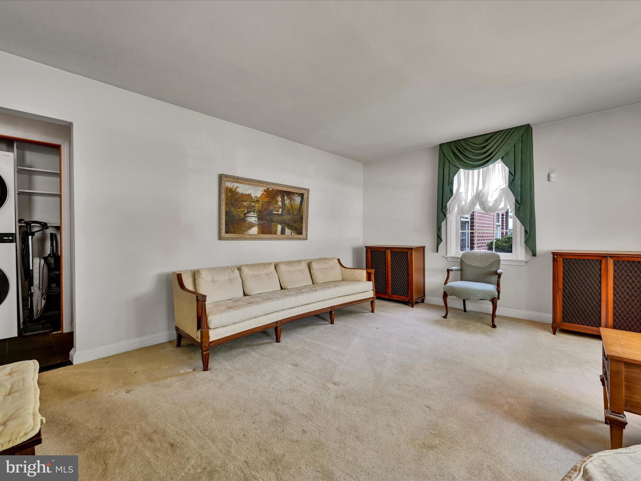485 Barker Road Springfield, PA 19064 - Photo 3 of 27 Living Room