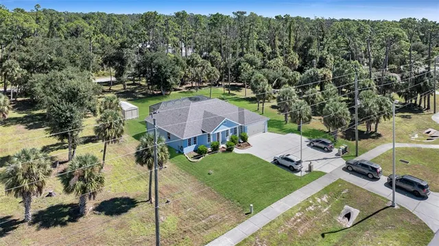 a view of a house with a yard